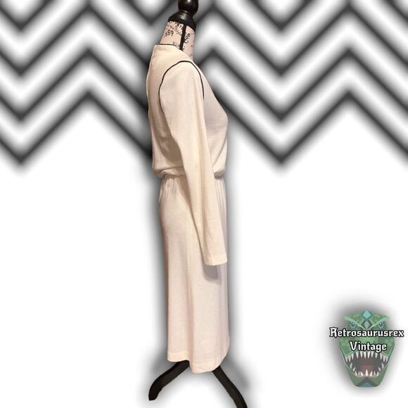 Vintage 1960’s Asian Inspired Long Sleeve Cream Secretary Dress, Size 9 - Picture 6 of 8